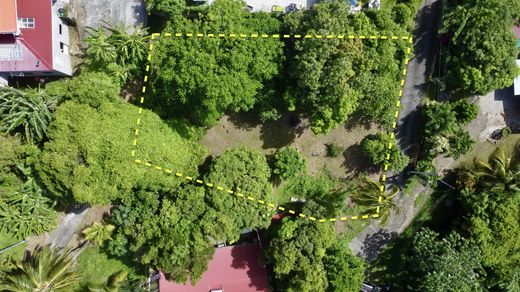 Terrain nu constructible de 815m²