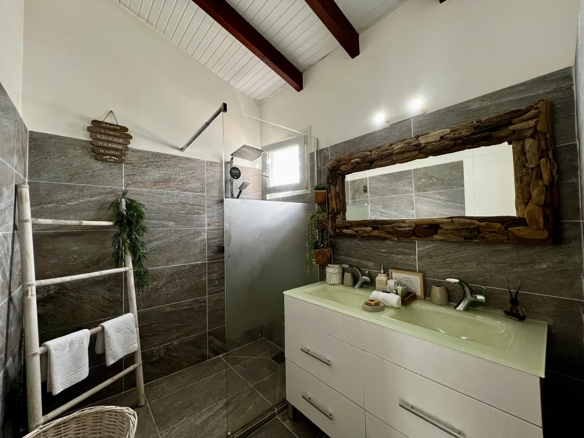 Maison duplex type F.4 meublé – Anse à l’Âne, Trois-Îlets