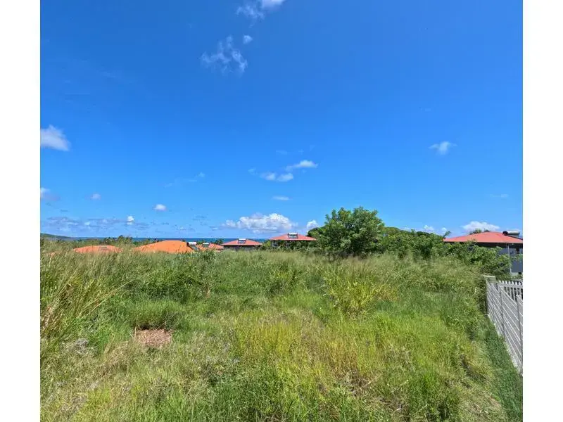 Terrain nu constructible de 802 m²