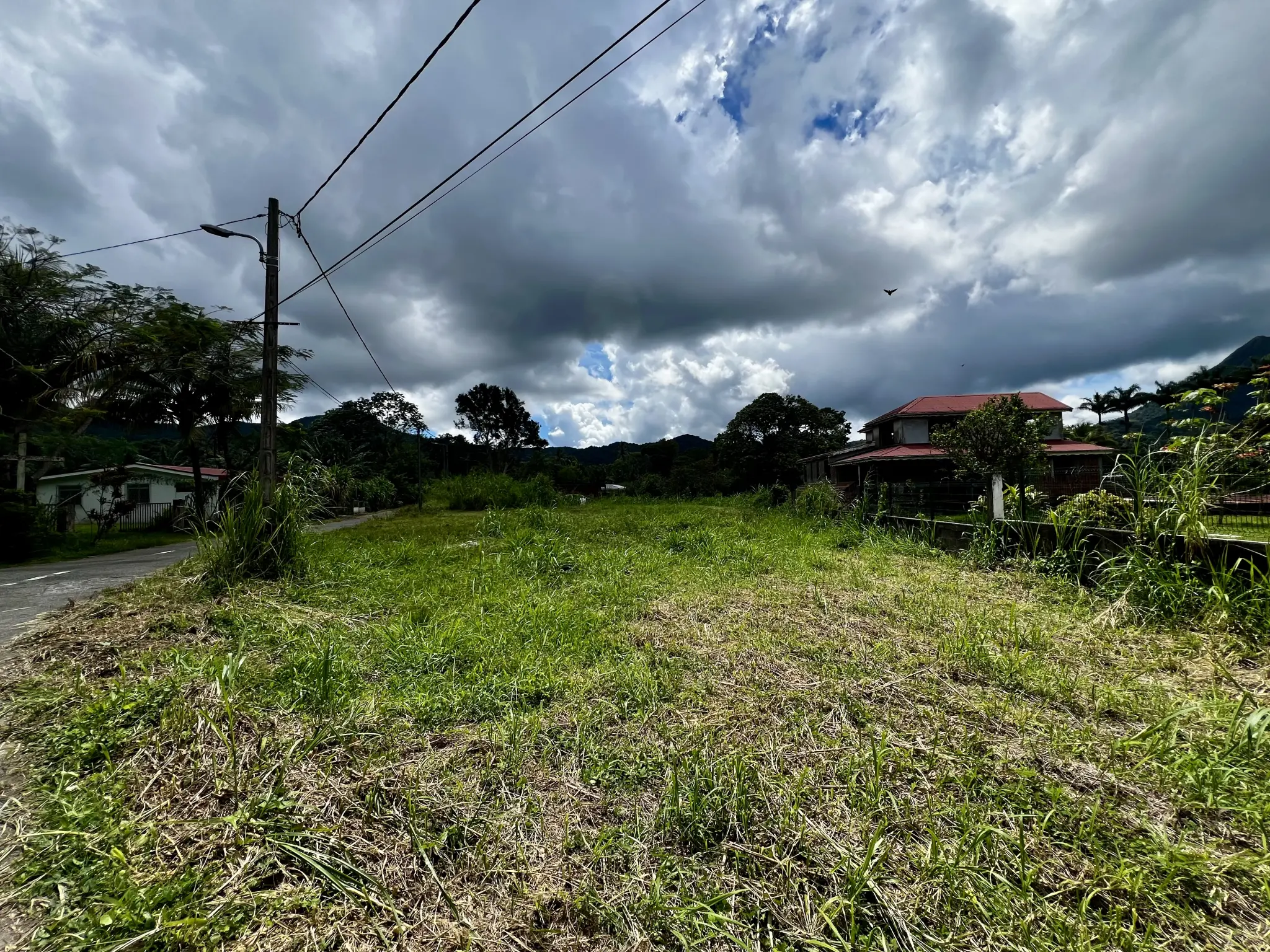 Terrain nu constructible de 1 380 m² au Morne-Rouge
