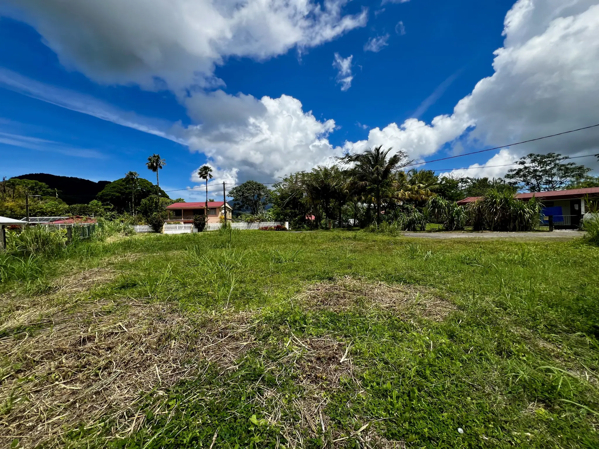 Terrain nu constructible de 1 380 m² au Morne-Rouge