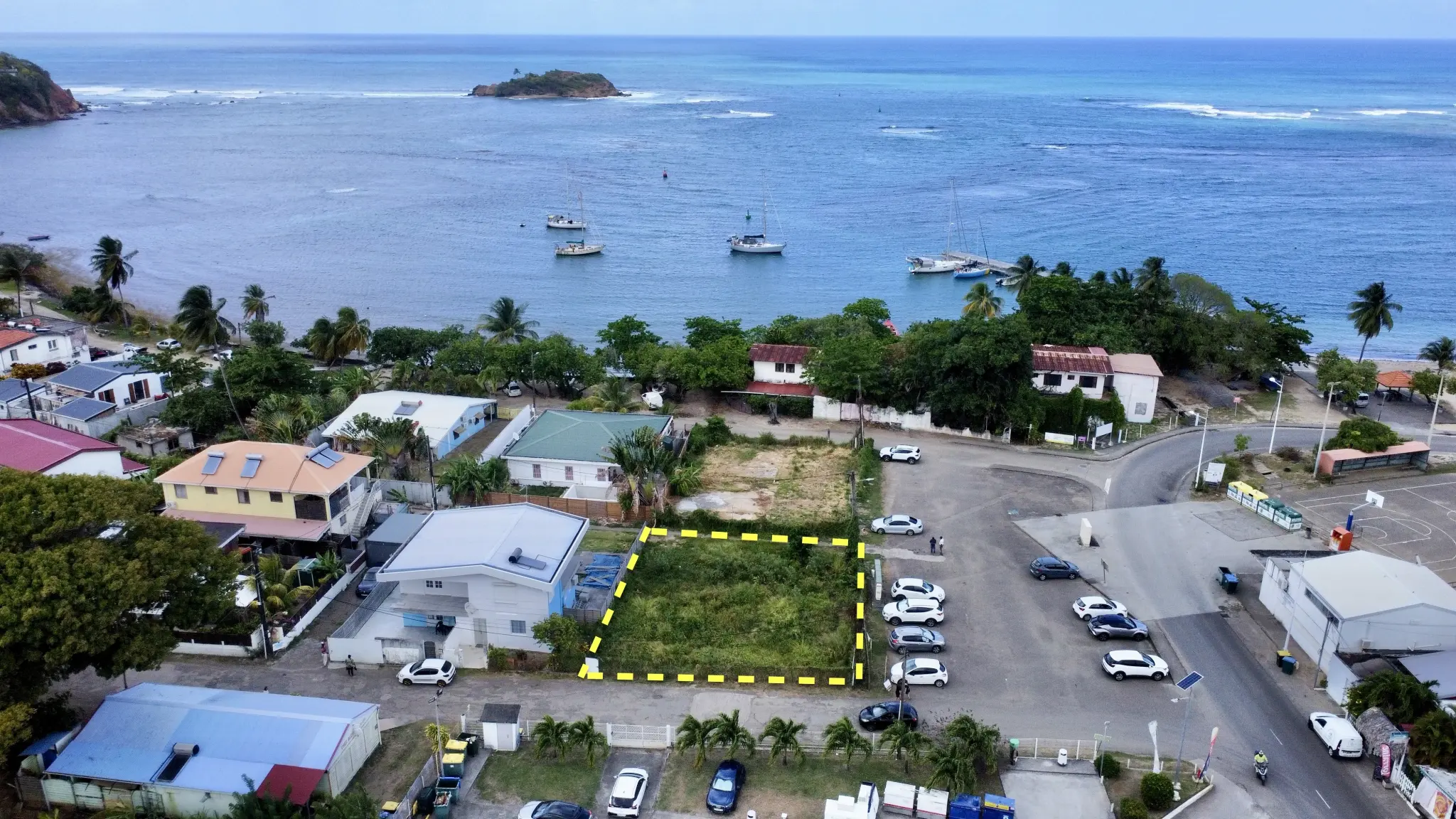 Terrain nu constructible de 397 m² - Tartane, Trinité