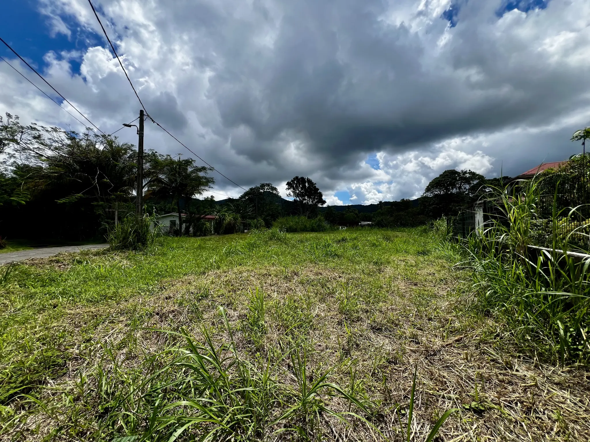 Terrain nu constructible de 1 380 m² au Morne-Rouge